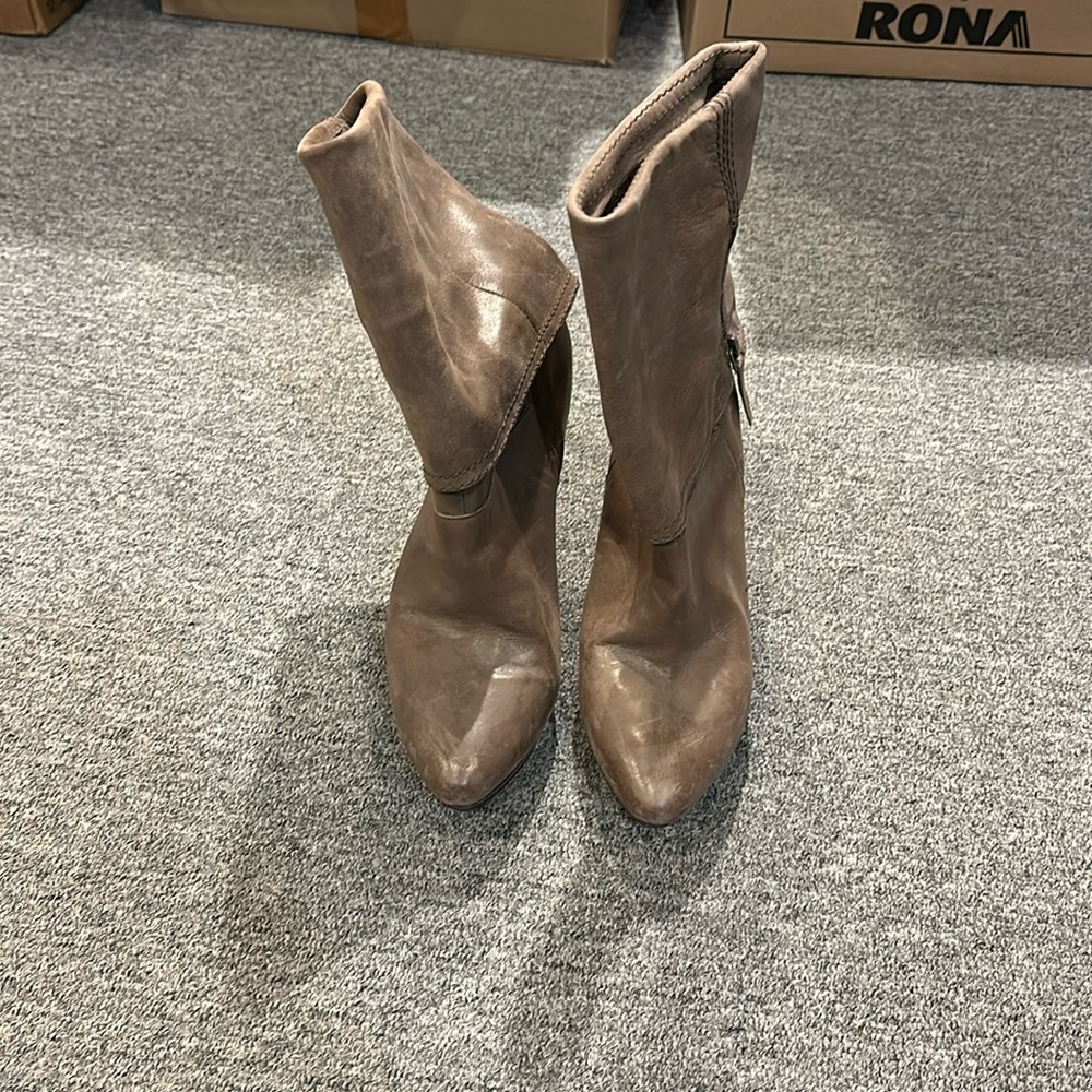Nine West boots. Brown